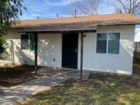 Building Photo - New Remodeled Duplex in Modesto