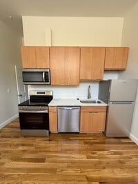 Building Photo - 2 Blossom St