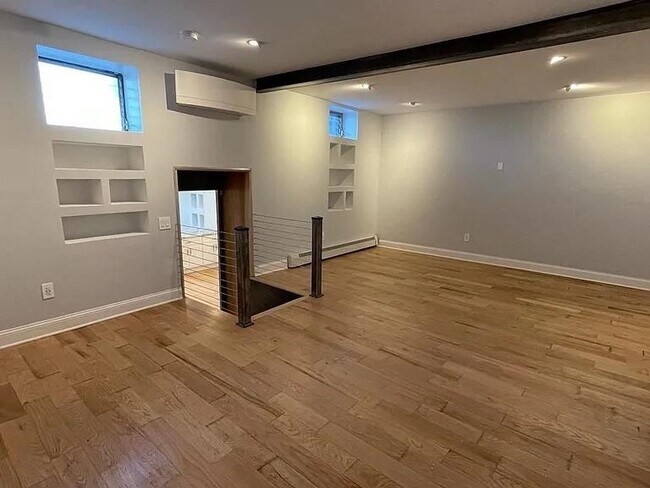 Building Photo - 9009 Riverside Pl