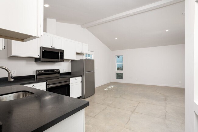 Building Photo - 126 1/2 Franklin Ct