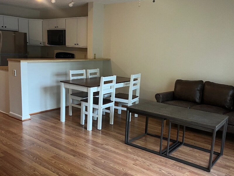 Building Photo - 1348 Hunters Rd