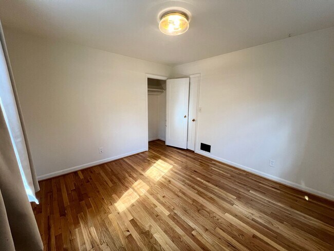 Building Photo - S0349