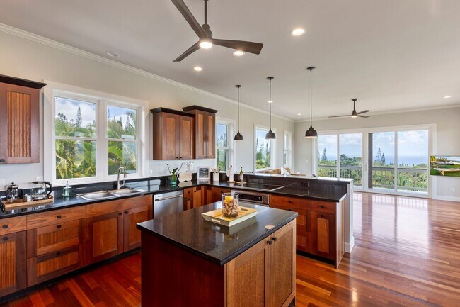 Building Photo - Upper Class Elegance in this 4 bed/3bath Home in Wailuku Country Estates- Unfurnished-Ocean Views...