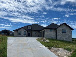 Building Photo - Beautiful BRAND-NEW 4 bedroom, 2 bath home on a cul-de-sac in the exclusive Lion's Gate neighborh...