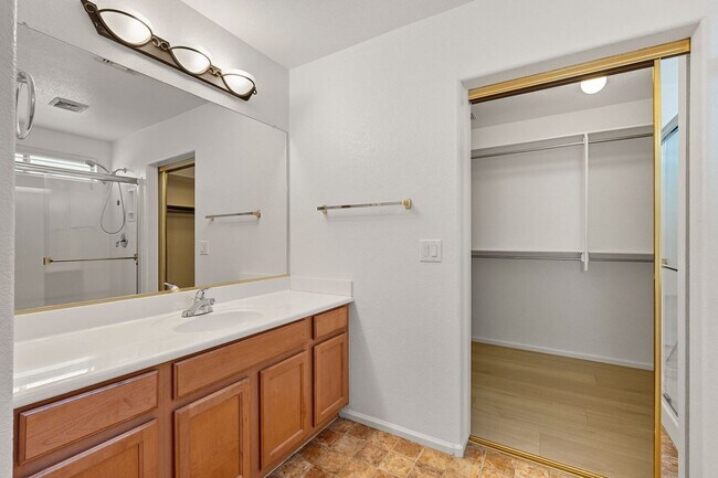 Building Photo - Solar Home with Nice Floorplan in a Great ...
