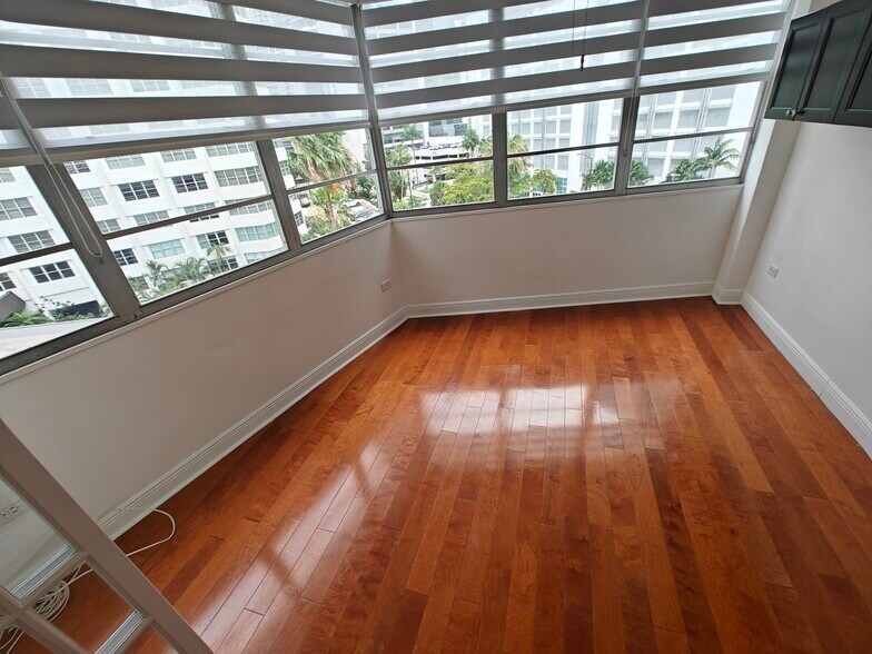 Building Photo - 825 Brickell Bay Dr