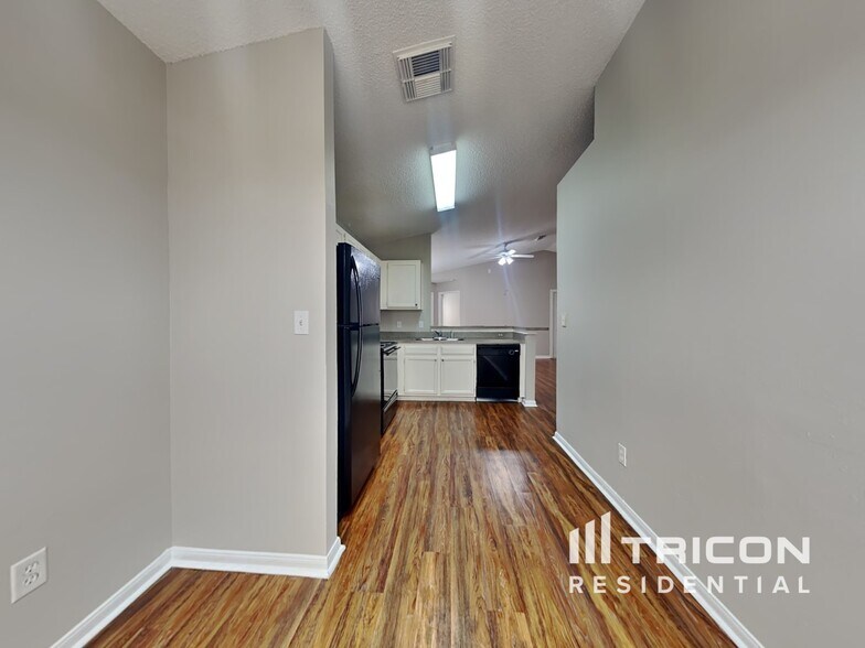 Building Photo - 3142 Boynton Dr