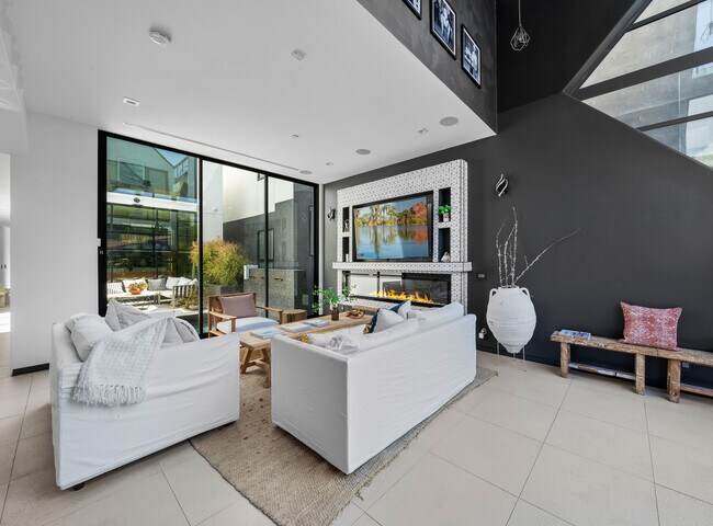 Building Photo - 838 California Ave