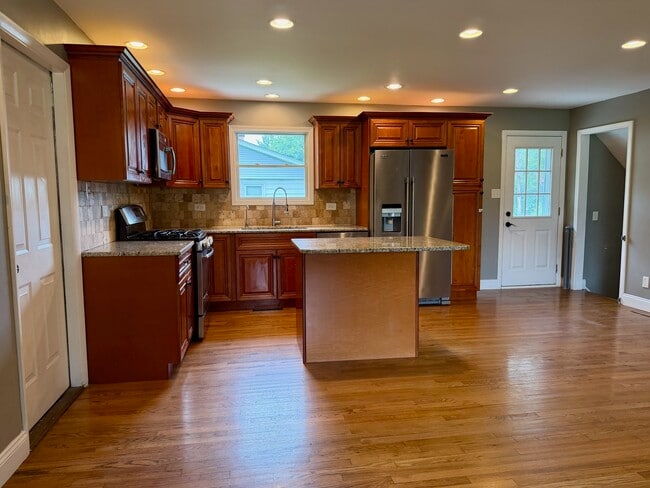 Building Photo - 5S481 Glenoban Dr