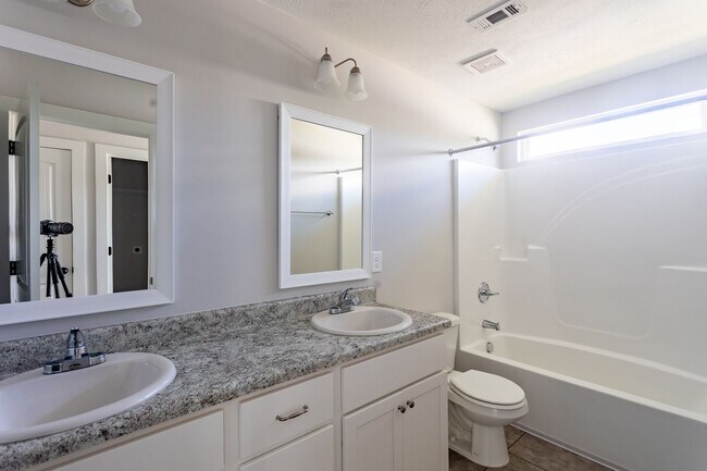 Building Photo - Welcome to Summerton Village!  $$ Ask about our free rent lease promo!