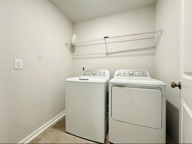 Building Photo - 102 Ivy Vine Wy