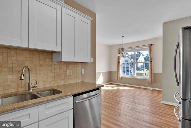 Building Photo - 751 Chanticleer