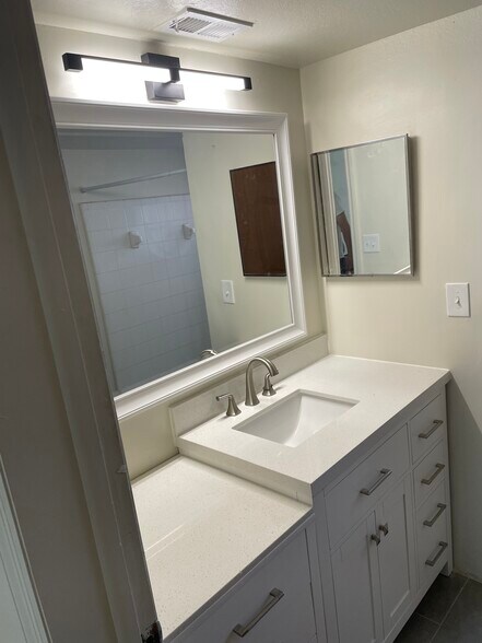 Building Photo - 2489 Sweetwater Club Cir