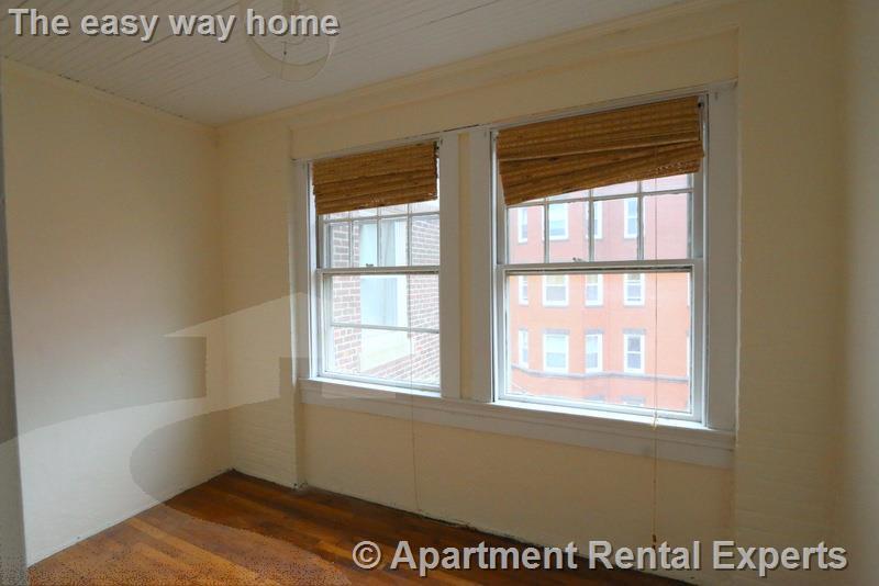 Building Photo - 14 Centre St