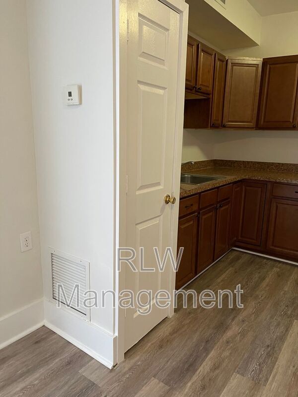 Building Photo - 11 N Central Ave