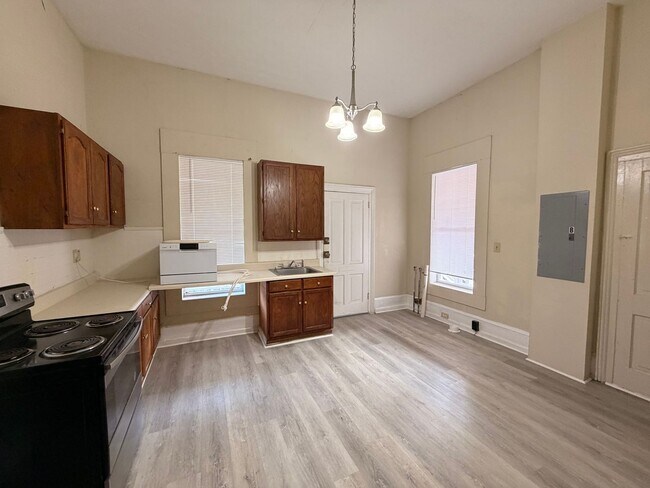 Building Photo - 1300 N Broad St