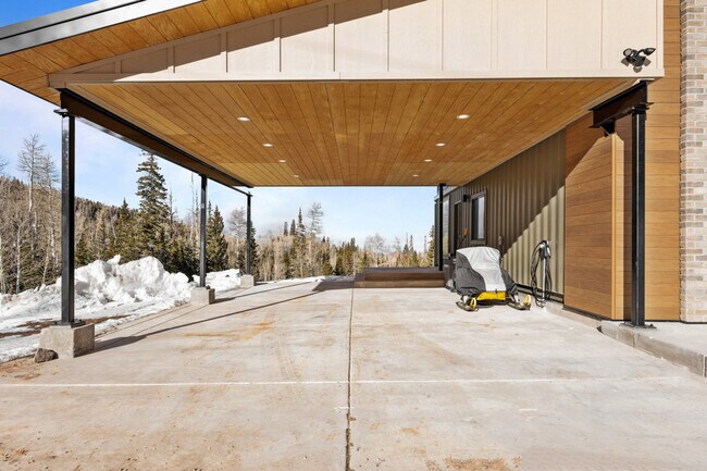 Building Photo - 220 Circle Dr