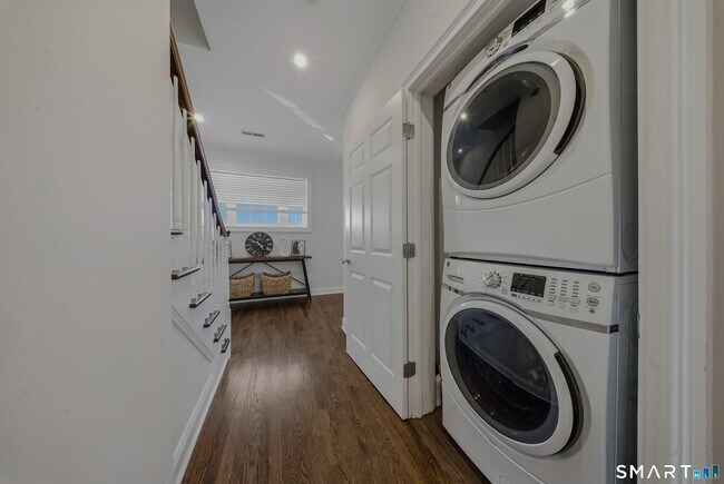 Building Photo - 145 Brentwood Ave