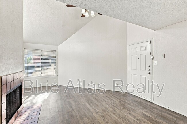Building Photo - 9803 Walnut St