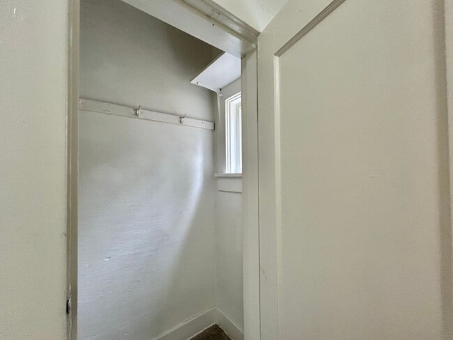 Building Photo - 231 NE 4th Ave