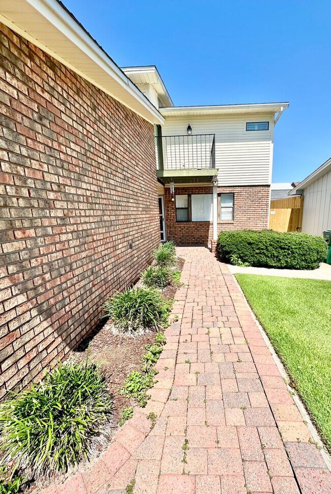 Building Photo - 937 Holbrook Cir