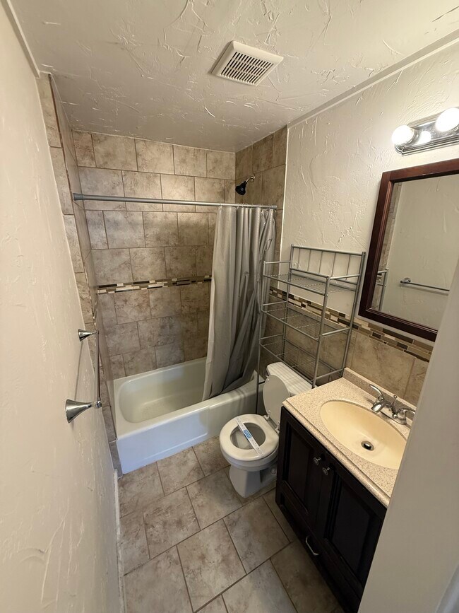 Building Photo - 604 Overlook Dr