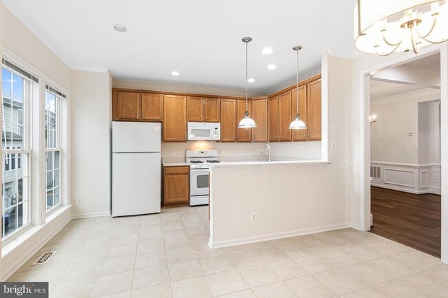 Building Photo - 5036 Greenhouse Terrace