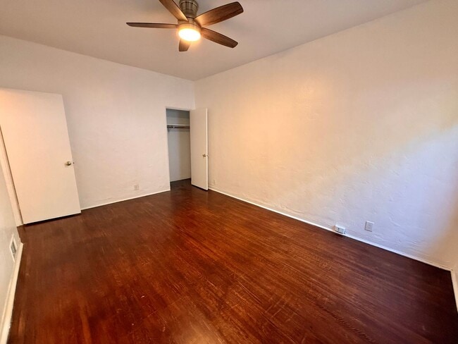 Building Photo - 2166 Beachwood Terrace