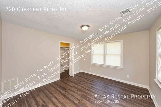 Building Photo - 720 Cres Rdg E Rd