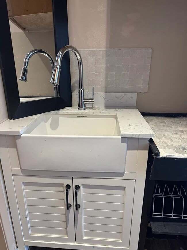 Building Photo - 302 Riverhill Blvd