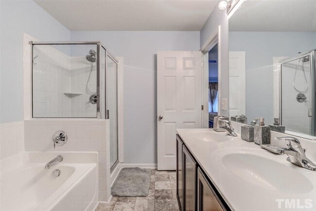 Building Photo - Fantastic 3 Story Townhome in East Raleigh...