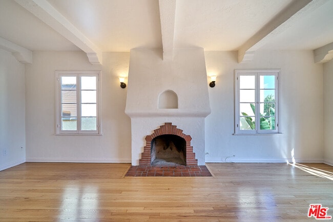 Building Photo - 1213 Stearns Dr