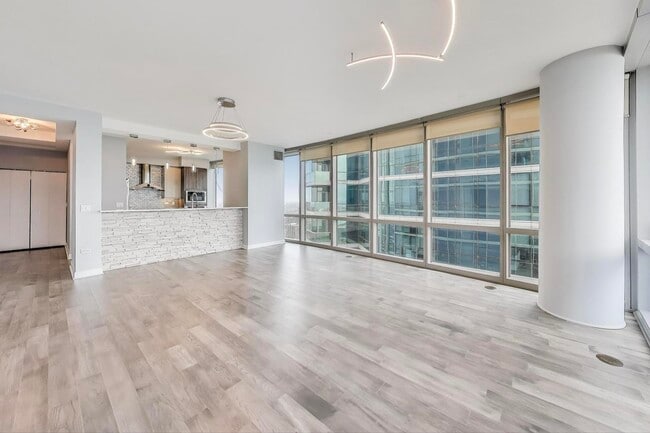 Building Photo - 1211 S Prairie Ave