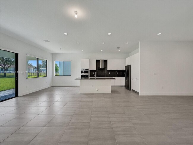 Building Photo - 5736 SW 104th Terrace