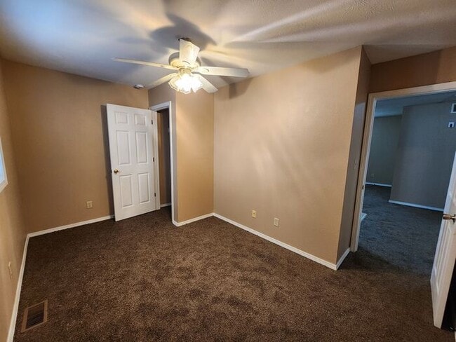 Building Photo - Save Big at Move-In: 50% Off Security Deposit on this 3 bed 1 bath upper unit