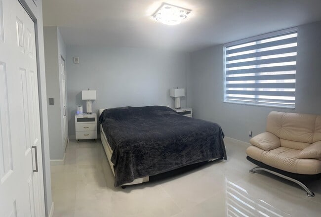 Building Photo - 1849 S Ocean Dr