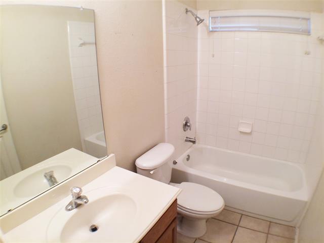 Building Photo - 9857 Old Field Dr