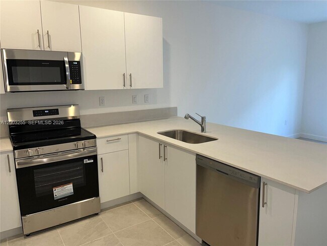 Building Photo - 2679 SE 25th Ter