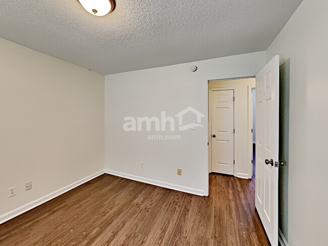 Building Photo - 341 Brookside Dr