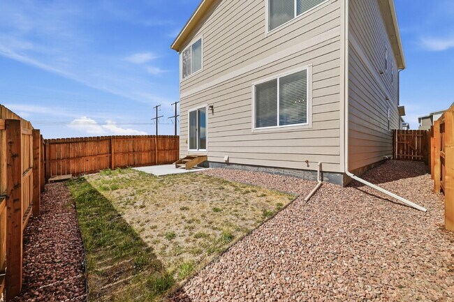 Building Photo - $2,340.95, 3 bed, 2.5 bath located in Colorado Springs with a fenced back yard