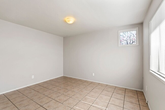 Building Photo - Charming central home