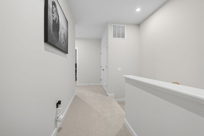 Building Photo - 707 Thomas Ln