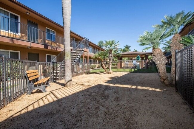 Building Photo - 180 Canyon Dr