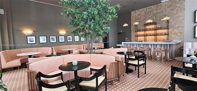 Building Photo - 11 NE 6th St