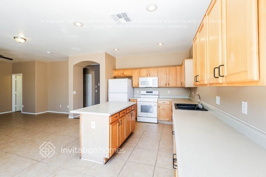 Building Photo - 3837 W Darrow St