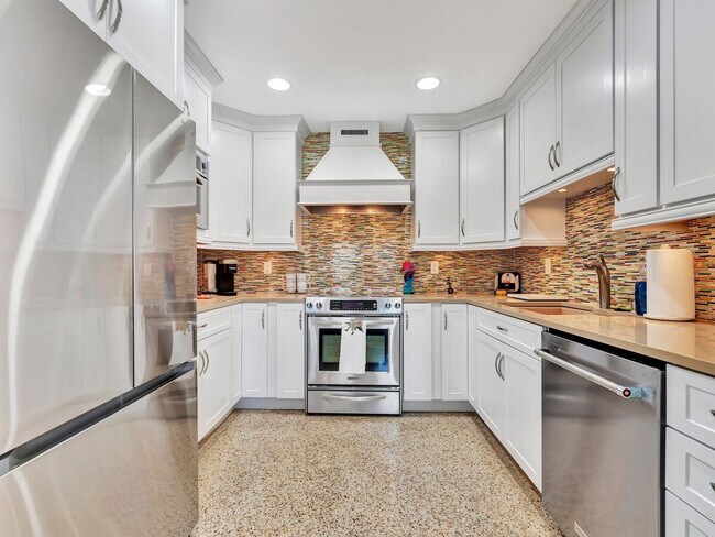 Building Photo - 3204 S Maritana Dr