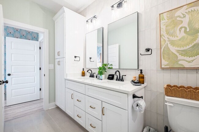 Building Photo - 19901 Charlie Claude Dr