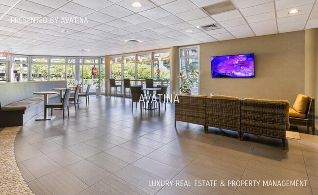 Building Photo - 801 South St