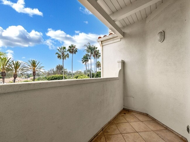 Building Photo - LOVELY POINTE AT MALIBU CONDO!