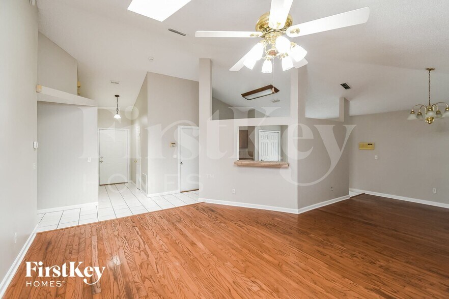 Building Photo - 3500 Wentworth Cir W